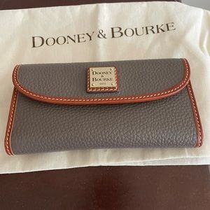 Dooney and Bourke Pebble Grain Continental Clutch